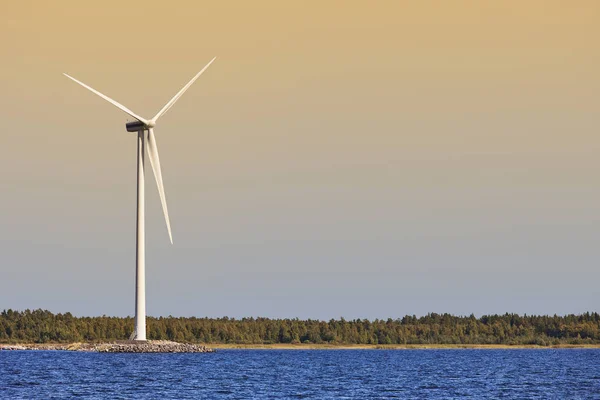 Wind turbine in the baltic sea. Renewable green energy. — Stock Photo, Image