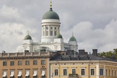 Helsinki şehir merkezi manzarası ile Tuomiokirkko Katedrali. Seyahat