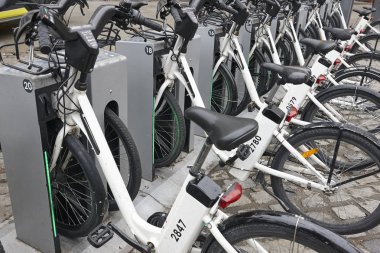 Şehrin Elektrikli bisiklet şarj. Kentsel Yeşil ulaşım