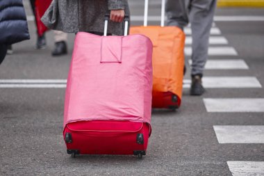 İnsanlar croosing Bagaj yoIda. Seyahat turizm backgrou