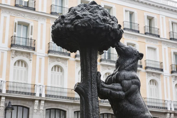 Madrid city center. Bear and tree strawberry. Puerta Sol — Stock Photo, Image