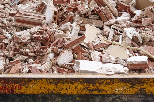 Eliminación de escombros. Residuos. Demolición de edificios. Deva. — Foto de Stock