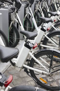Şehrin Elektrikli bisiklet şarj. Kentsel Yeşil ulaşım