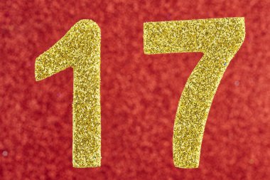 On yedi altın rengi kırmızı bir arka plan üzerinde numara. Yıldönümü
