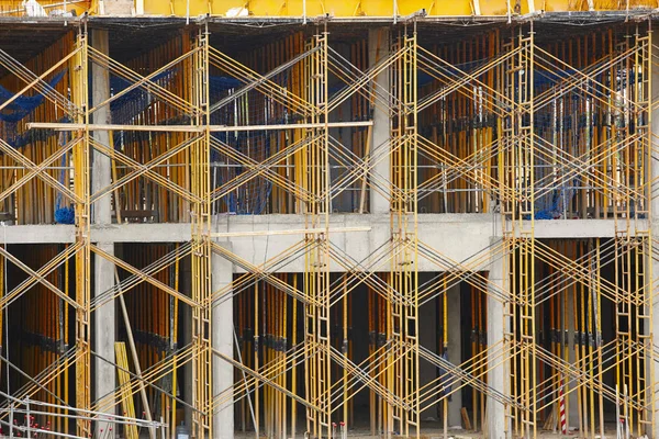 Skele Yapısı Üzerinde Bir Bina Nşaat Mimari Sanayi Çalışma Alanı — Stok fotoğraf