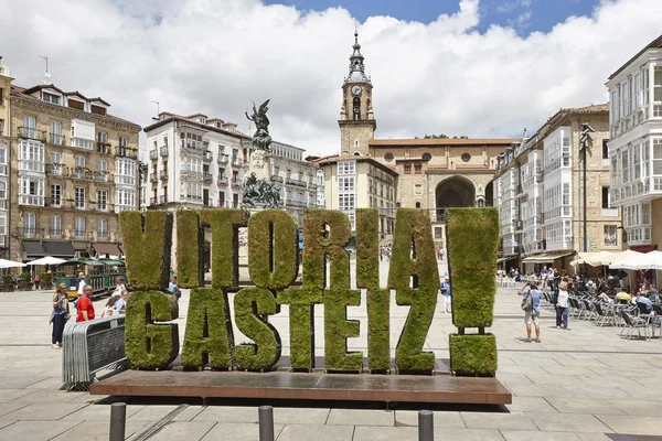 Traditional spanish picturesque square in Vitoria-Gasteiz. Euska — ストック写真