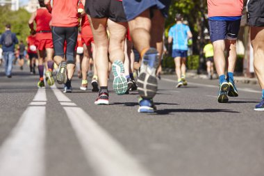 Maraton koşucuları sokakta. Sağlıklı yaşam tarzı. Sporcu