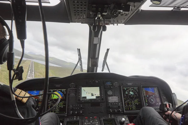 Hubschrauberkabine fliegt über Färöer-Inseln außer Kontrolle. Dänemark — Stockfoto