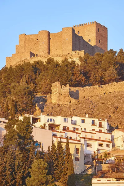 Pueblo tradicional español con fortificación. Segura de la Sie — Foto de Stock