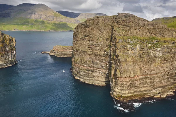 Faroe islands dramatic coastline viewed from helicopter. Vagar c — Stock Photo, Image