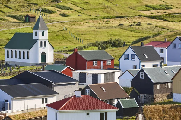 Eysturoy, Eld 'deki geleneksel Faroe Adaları pitoresk köyü — Stok fotoğraf