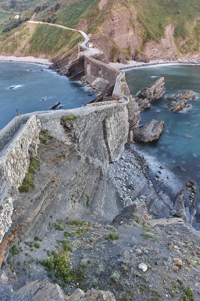 Sunset costa dramática em Espanha. San Juan de Gaztelugatxe — Fotografia de Stock