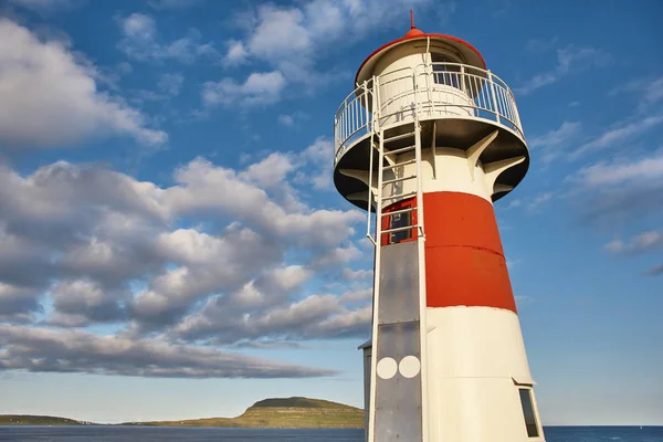 Red and white picturesque lighthouse. Faroe islands, Torshavn ha — Stock Photo, Image