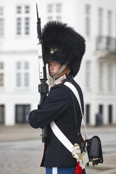 Sentinella della Guardia Reale danese. Copenhaguen turismo punto di riferimento cerem — Foto Stock
