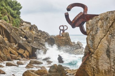 Donostia kıyı şeridi kaya oluşumları. Peine del viento. E