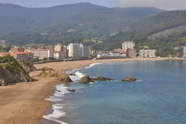 Bakio İspanyol geleneksel bask sahil şeridi ülke plaj. Spa