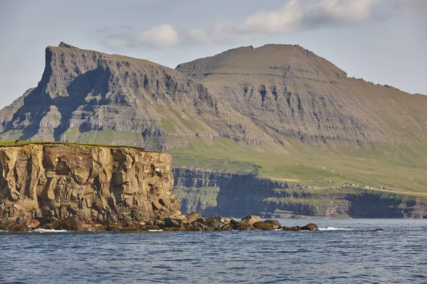 Faroe Adaları, Vagar Adası 'ndaki dramatik kıyı manzarası. — Stok fotoğraf