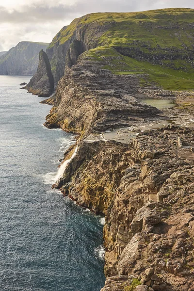 Færøerne dramatisk kystlinje set fra helikopter. Vagar f - Stock-foto