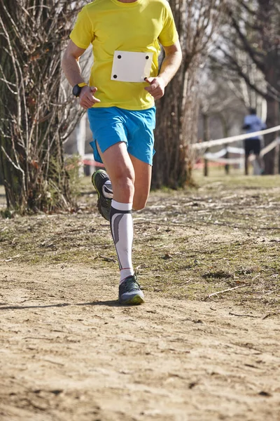 Crossläufer bei einem Rennen. Aktiver gesunder Lebensstil — Stockfoto