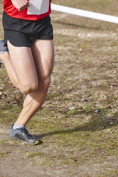 Bir yarışta kros koşucusu. Aktif sağlıklı yaşam tarzı — Stok fotoğraf