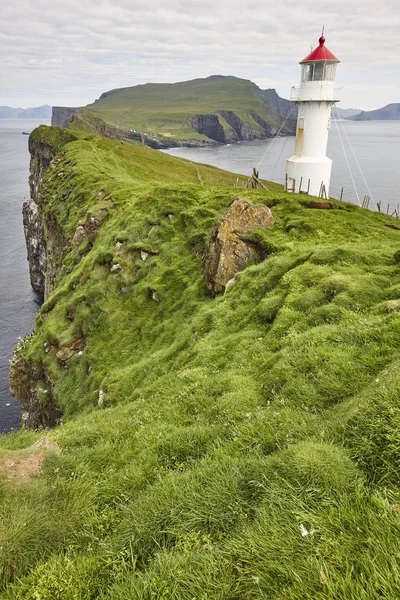 Farol Mykines Falésias Nas Ilhas Faroé Marco Das Caminhadas Dinamarca — Fotografia de Stock