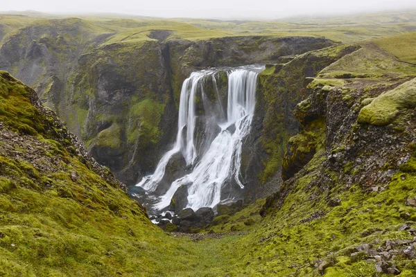 Haifoss Impresionante Cascada Verde Paisaje Del Cañón Volcánico Islandia —  Fotos de Stock