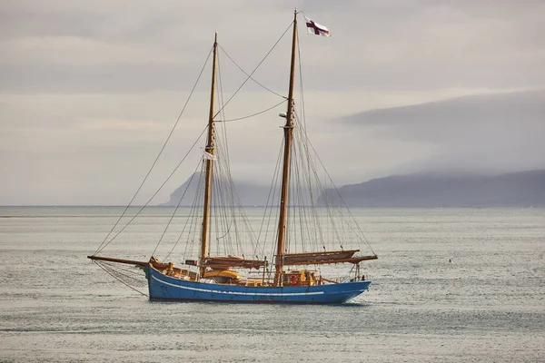 Navegación Yate Fiordos Isla Feroe Costa Del Océano Atlántico Viajar — Foto de Stock