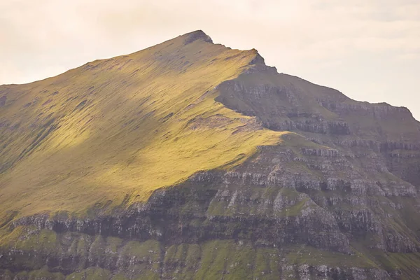 Picturesque Green Mountain Peak Landscape Faroe Islands Sudoroy Cliffs — Stock Photo, Image