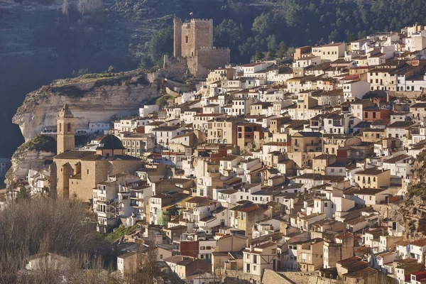 山の上に絵のような白い村 アルカラ ユカル スペイン — ストック写真