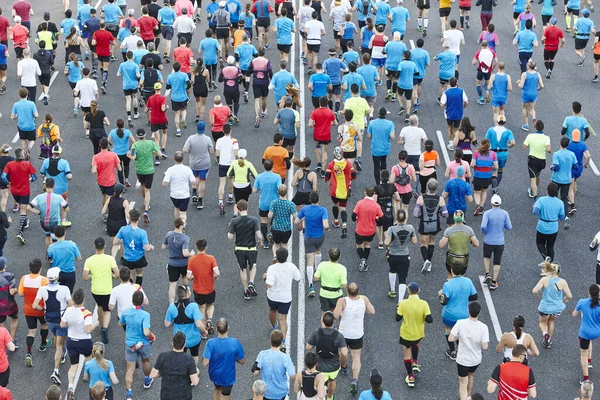 Stedelijke Marathonlopers Straat Een Gezonde Levensstijl Sporters Uithoudingsvermogen — Stockfoto