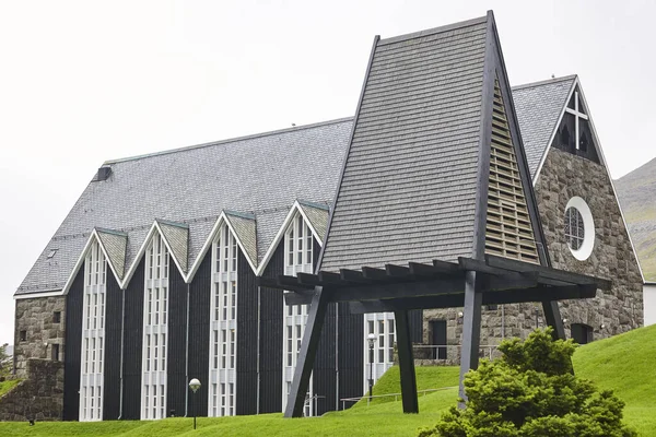 Eglise Traditionnelle Klaksvik Avec Clocher Exonéré Dans Les Îles Féroé — Photo