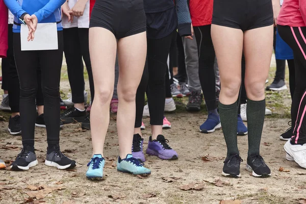 Atletas Femeninas Jóvenes Listas Para Correr Línea Salida Carrera Atletismo —  Fotos de Stock