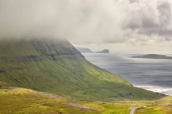 Живописные Зеленые Холмы Фьорды Фарерских Островов — стоковое фото