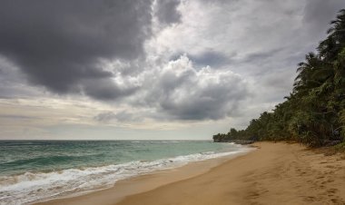 Fırtına öncesi sessizlik yalnız beach