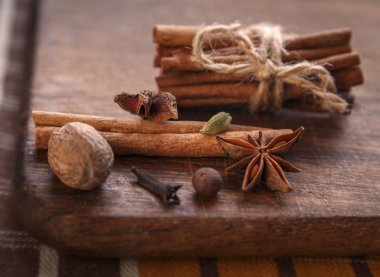 İçin mulled şarap baharatlı madde