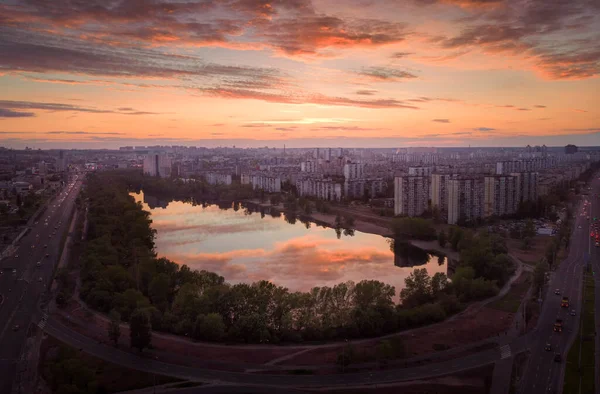 Luftaufnahme Des Sonnenuntergangs Über Dem See — Stockfoto