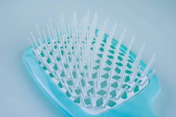 Extreme Close Shot Hair Comb White Blue Hairbrush Whiye Table — Stock Photo, Image