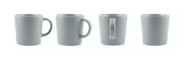 Canecas de cerâmica cinza de lados diferentes, copo em branco isolado em Wh — Fotografia de Stock
