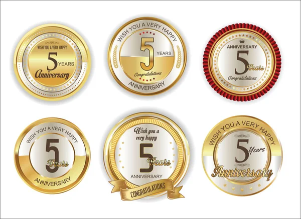 Anniversario retrò vintage golden badges collezione 5 anni — Vettoriale Stock