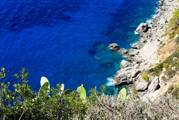 Capri Adası, yükseklerden bakıyor.
