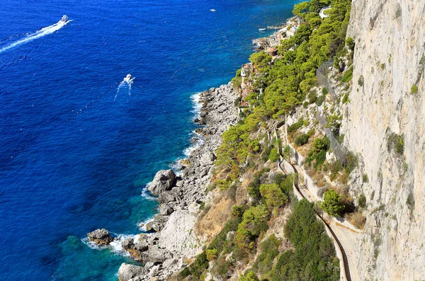 Capri Adası, yükseklerden bakıyor.