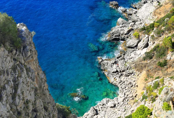Tyrhenian Denizi 'ndeki Mavi Göl, Capri Adası.
