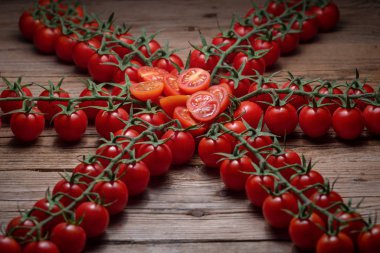 Dalda kiraz domatesleri