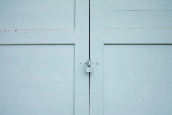 Porta Madeira Com Chave Trancada — Fotografia de Stock