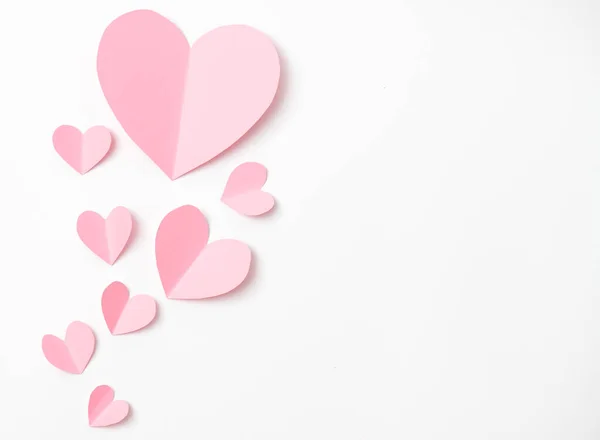 Papirelementer Form Hjerte Som Flyr Hvitt Papir Kjærlighet Valentinskonsept Fødselsdagskortdesign – stockfoto