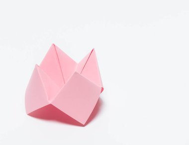 Beyaz arka planda kağıt falcısı