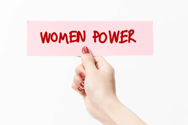 Close Vrouwen Met Roze Papier Met Vrouwen Power Tekst Witte — Stockfoto