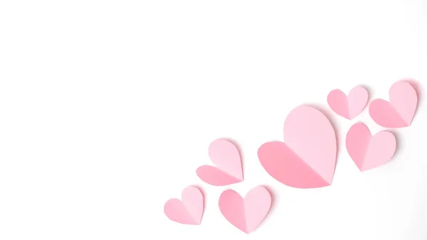 Paperi Elementtejä Muotoinen Sydän Lentää Valkoisella Paperilla Taustalla Rakkautta Ystävänpäivää — kuvapankkivalokuva