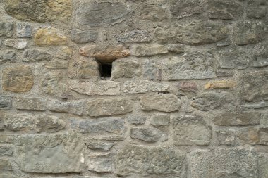 Doğal taş duvar dokusu. Ortaçağ duvarcılığı. Eski duvar. Taş duvar. Makro doku. Ortaçağ mimarisi. Zorlu duvarcılık. Arkaplan dokusu.