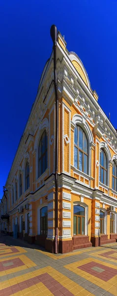 Das universitätsgebäude in armavir. — Stockfoto